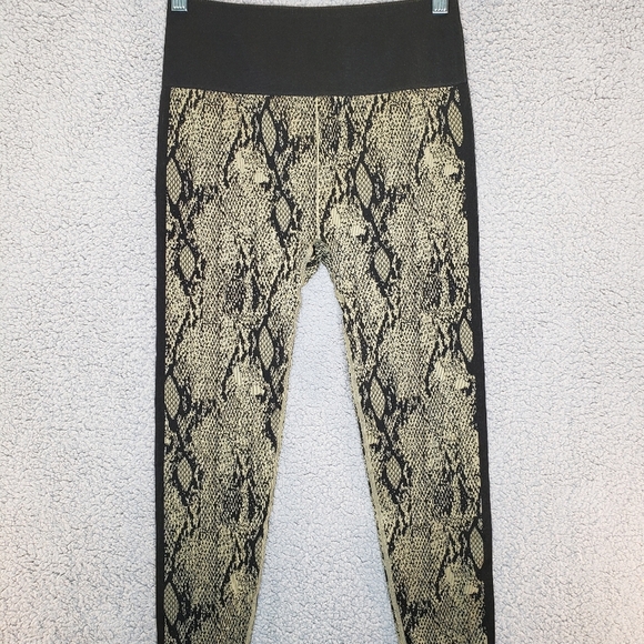 Fabletics Kamila Snake Print Brown & Tan Pull On Leggings Athletic Wear Sz L - Picture 1 of 9